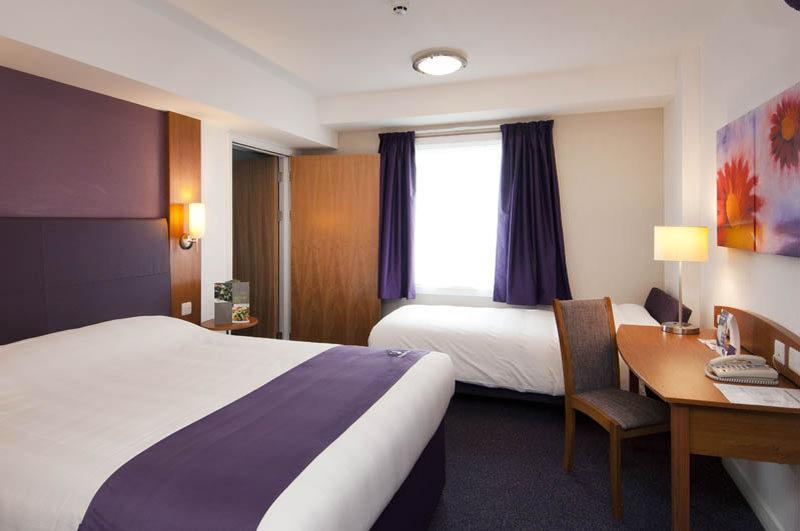 Premier Inn Barnsley Wombwell Екстер'єр фото